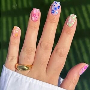 24 Pieces Fake press on nails